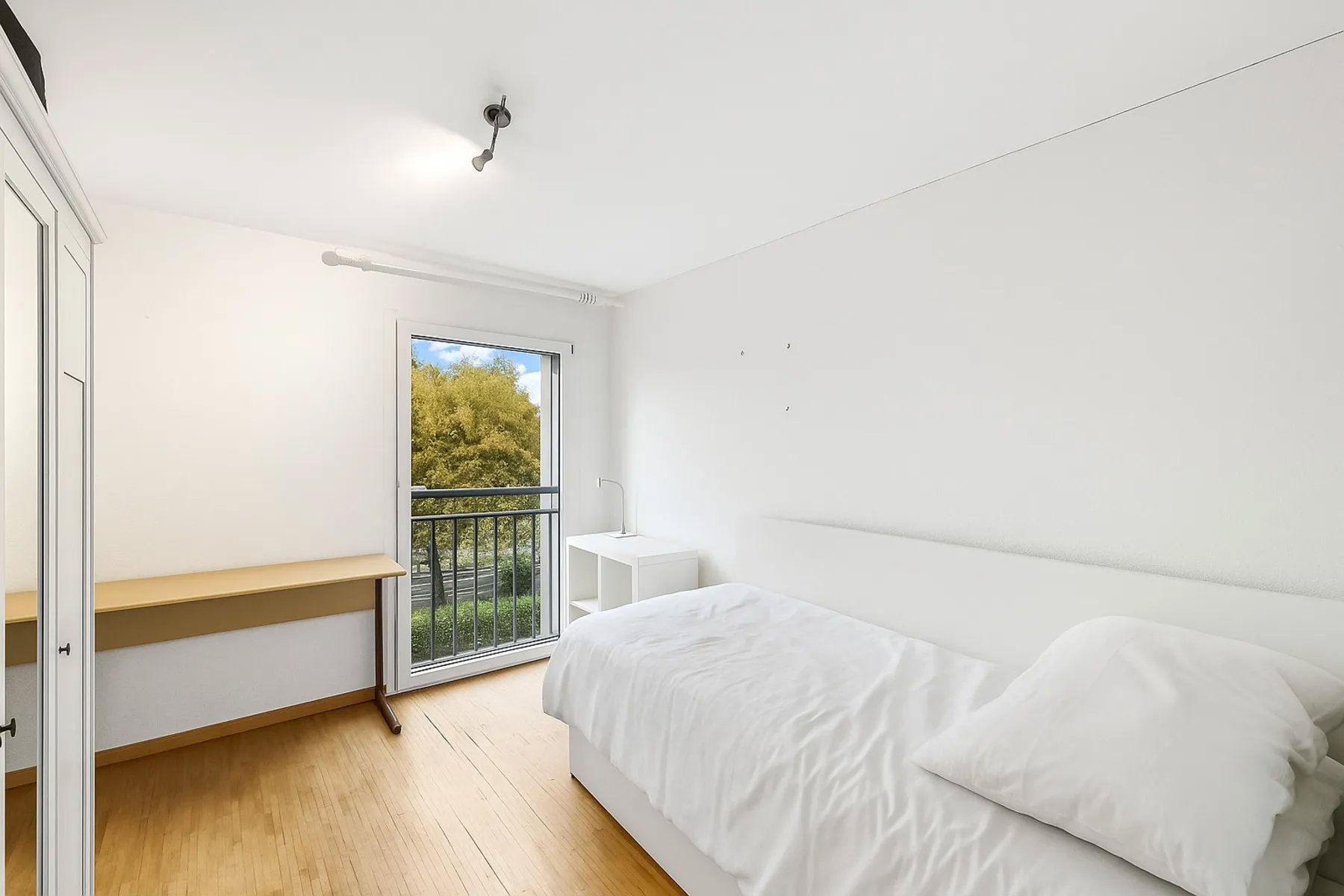 Appartement Traversant De 5,5 Pièces Avec Vue Sur Le Lac