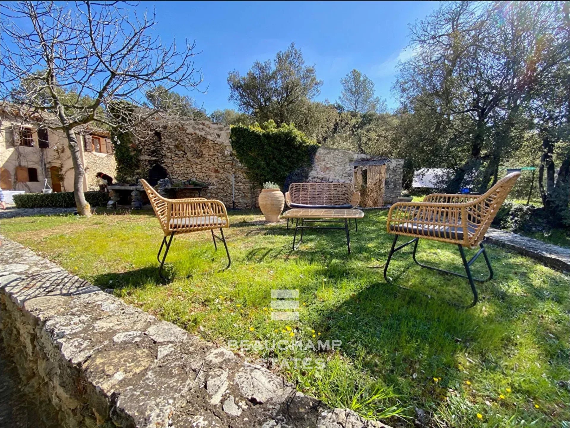 Bastide en pierre 7 chambres - Fox-Amphoux