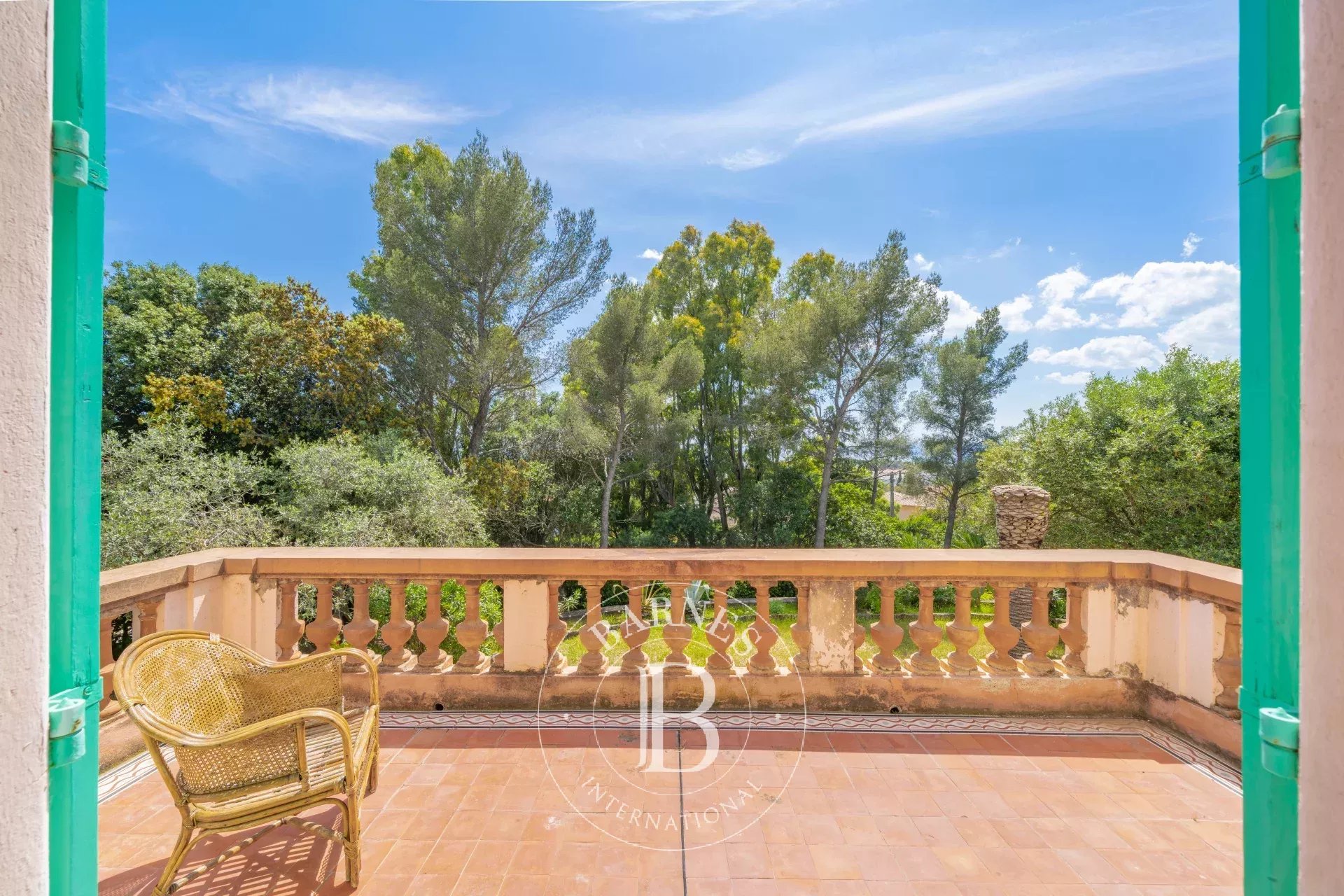 SAINT-RAPHAËL - VASTE VILLA BELLE-ÉPOQUE  AVEC VUE MER