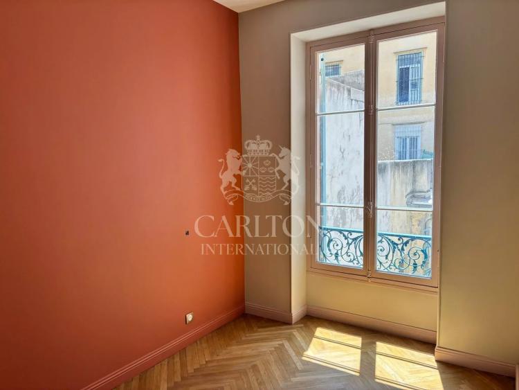 Appartement refait à neuf – Carré d’Or, Nice