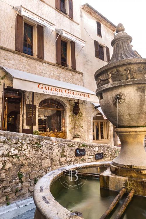 Immeuble historique avec galerie d’art et terrasse panoramique – Saint-Paul-de-Vence