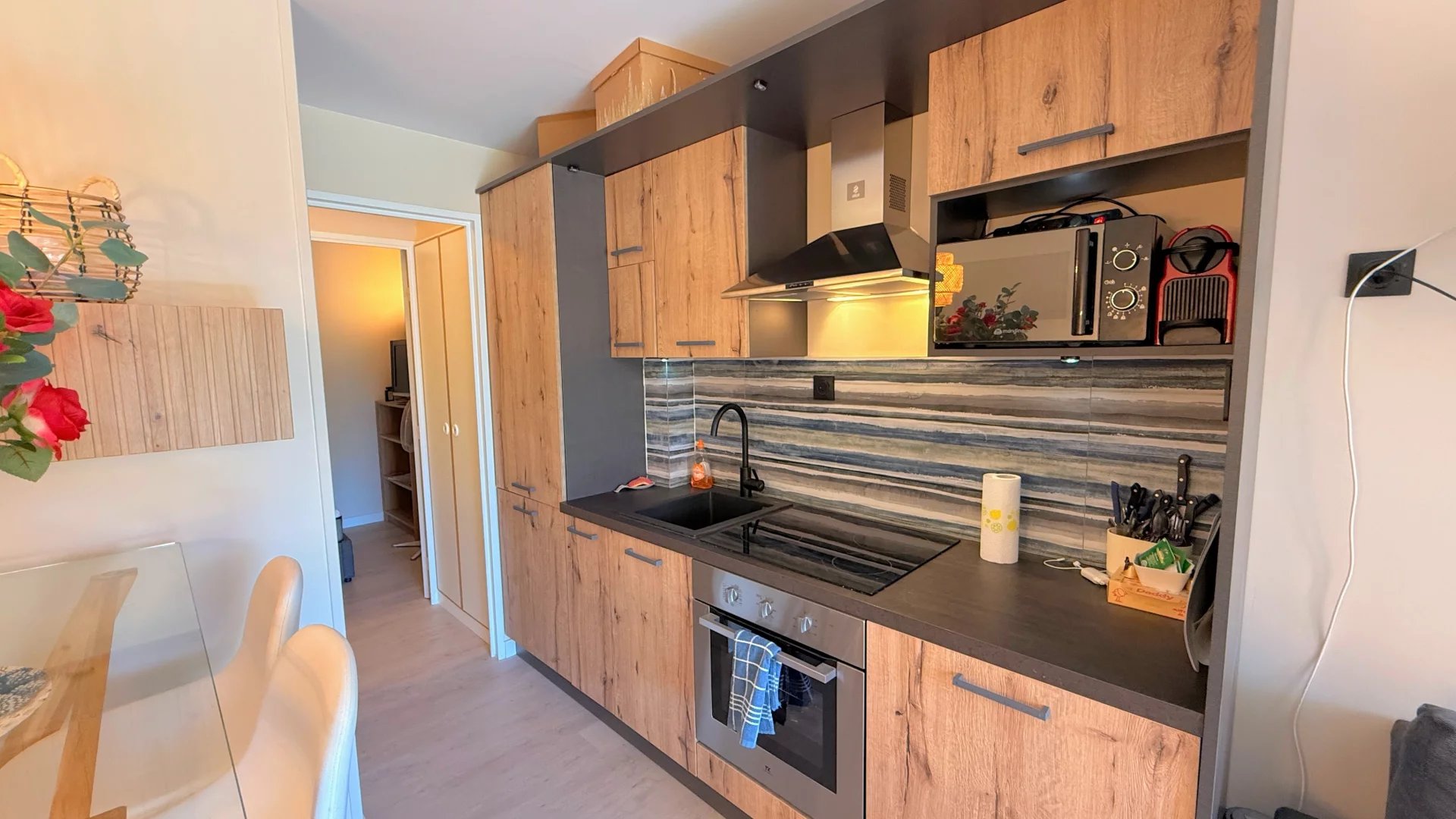 Agay - Cap Esterel - CHARMANT APPARTEMENT AVEC COIN CHAMBRE, EN REZ-DE-JARDIN AVEC VUE SUR L'ESTÉREL – ENTIÈREMENT RÉNOVÉ. Parking