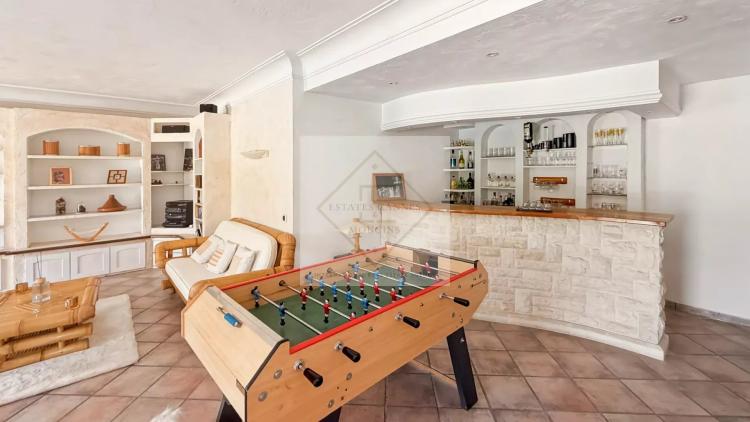 À VENDRE – VILLA DE CHARME VUE MER À ANTIBES, CALME ABSOLU