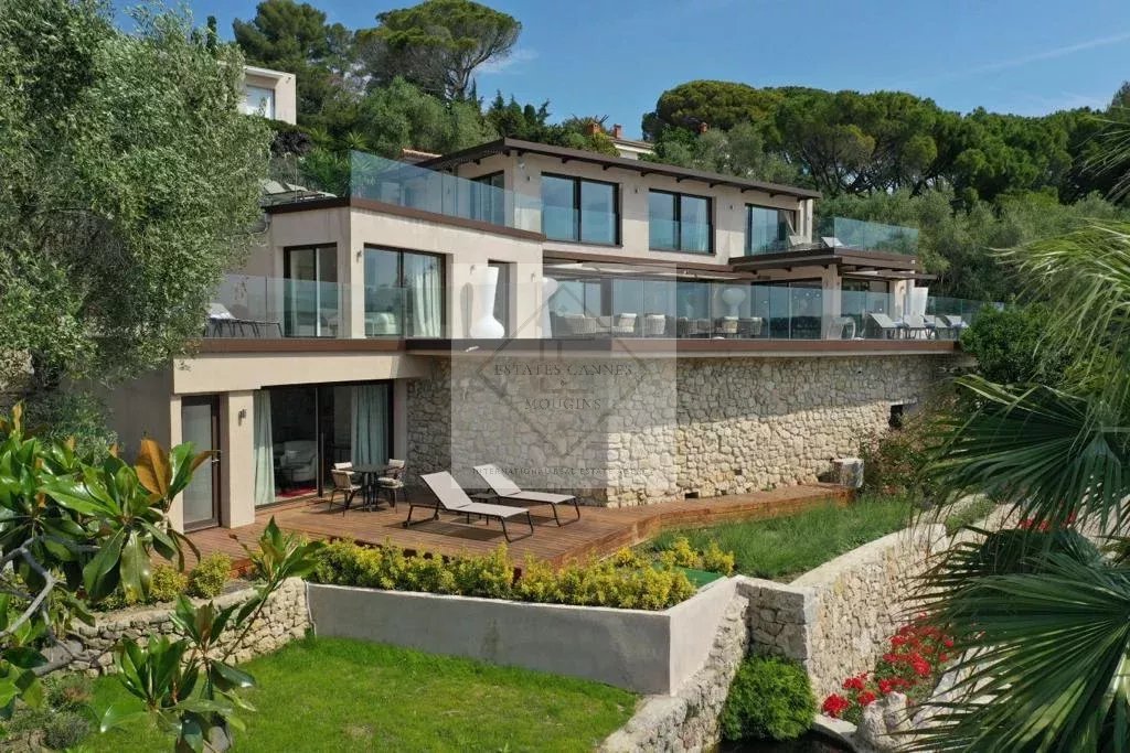 A LOUER VILLA MODERNE VUE MER  / MOUGINS