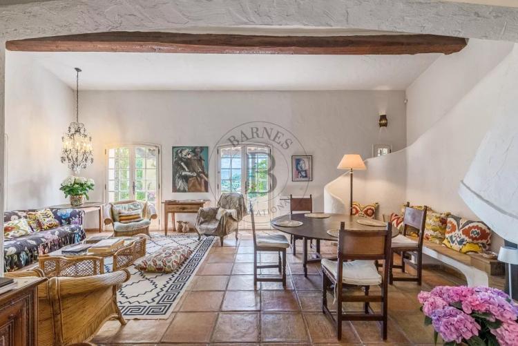 MOUGINS – PROPRIÉTÉ PROVENÇALE - VUE MER