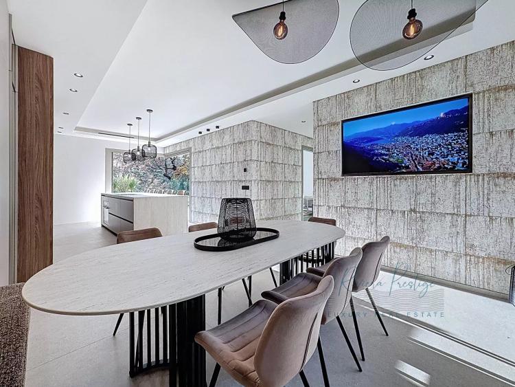 MOUGINS - villa contemporaine neuve