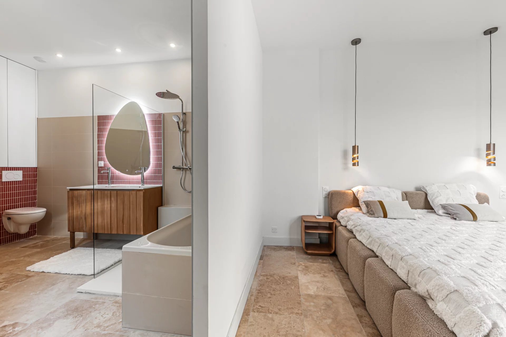 CANNES - PROCHE PALAIS – MAISON RÉNOVÉE - STUDIO INDÉPENDANT - PISCINE - STATIONNEMENTS