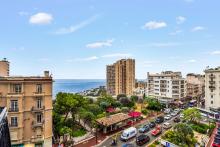 LE CONTINENTAL: 4 pièces de 195 m² avec terrasse, vue dégagée sans vis-à-vis et échappée mer