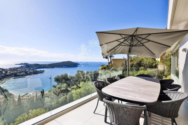 Prestigieuse villa contemporaine avec vue panoramique sur la mer