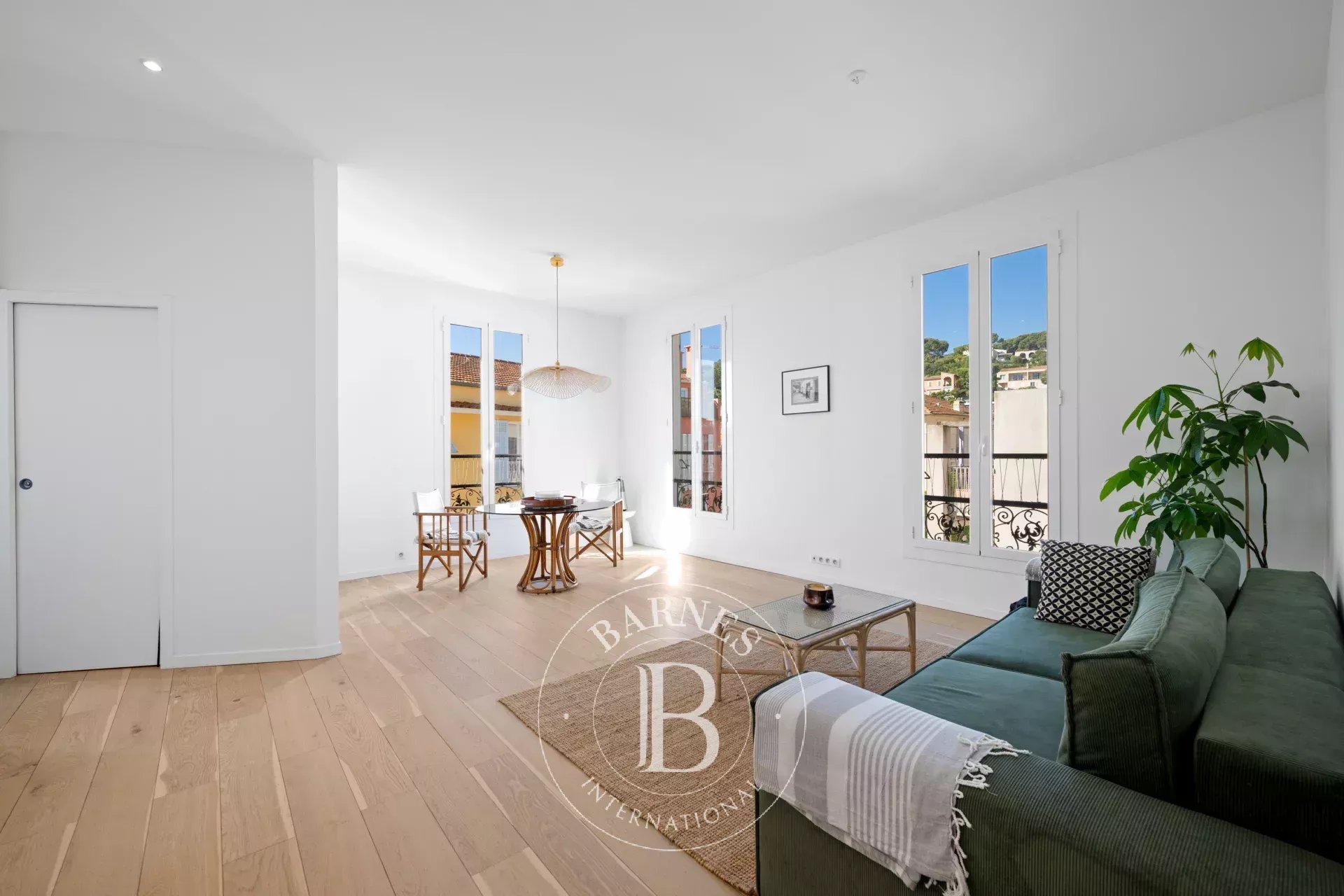 SAINT-JEAN-CAP-FERRAT – APPARTEMENT EN DERNIER ÉTAGE AVEC APERÇU MER ET JARDIN PRIVATIF