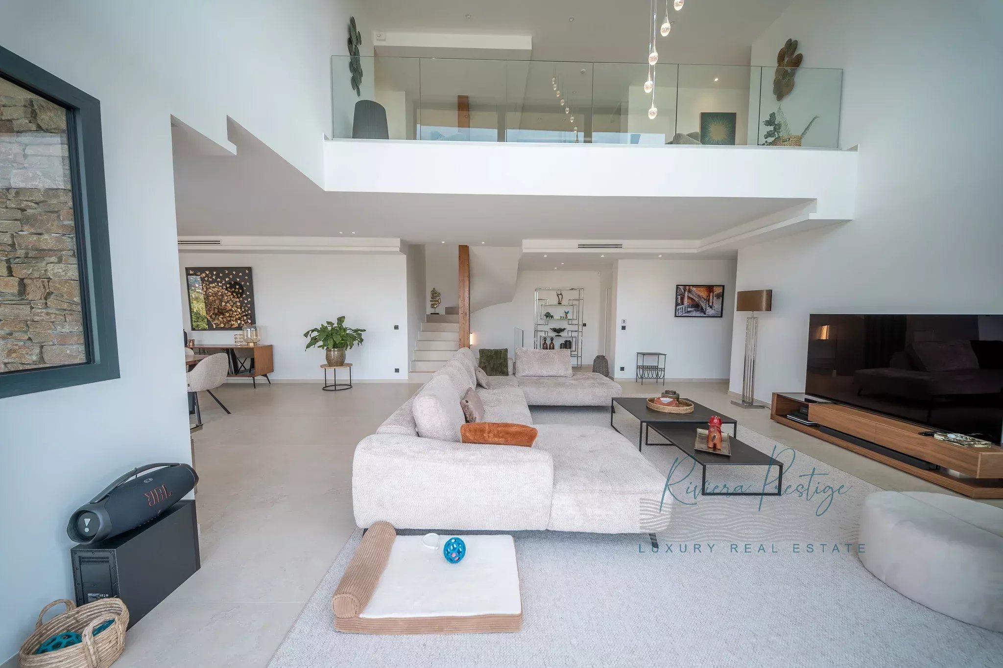OPIO: Contemporaine dans domaine privé avec vue sur le golf et le vieux village