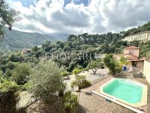 Sur la commune de Gorbio, à vendre maison indépendante avec vaste terrain constructible