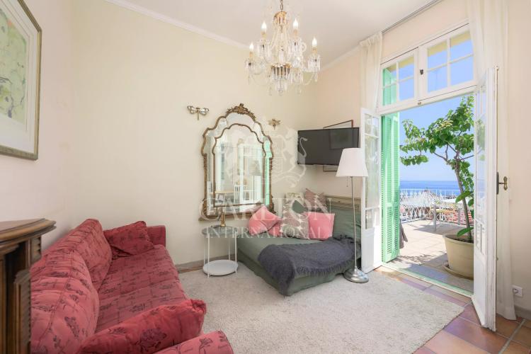 Villa  avec vue mer et accès facile au centre-ville - Opportunité d'investissement