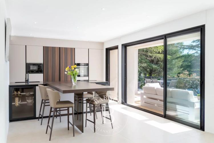 5 mn du village de Valbonne - Villa rénovée 5 chambres - Au calme absolu