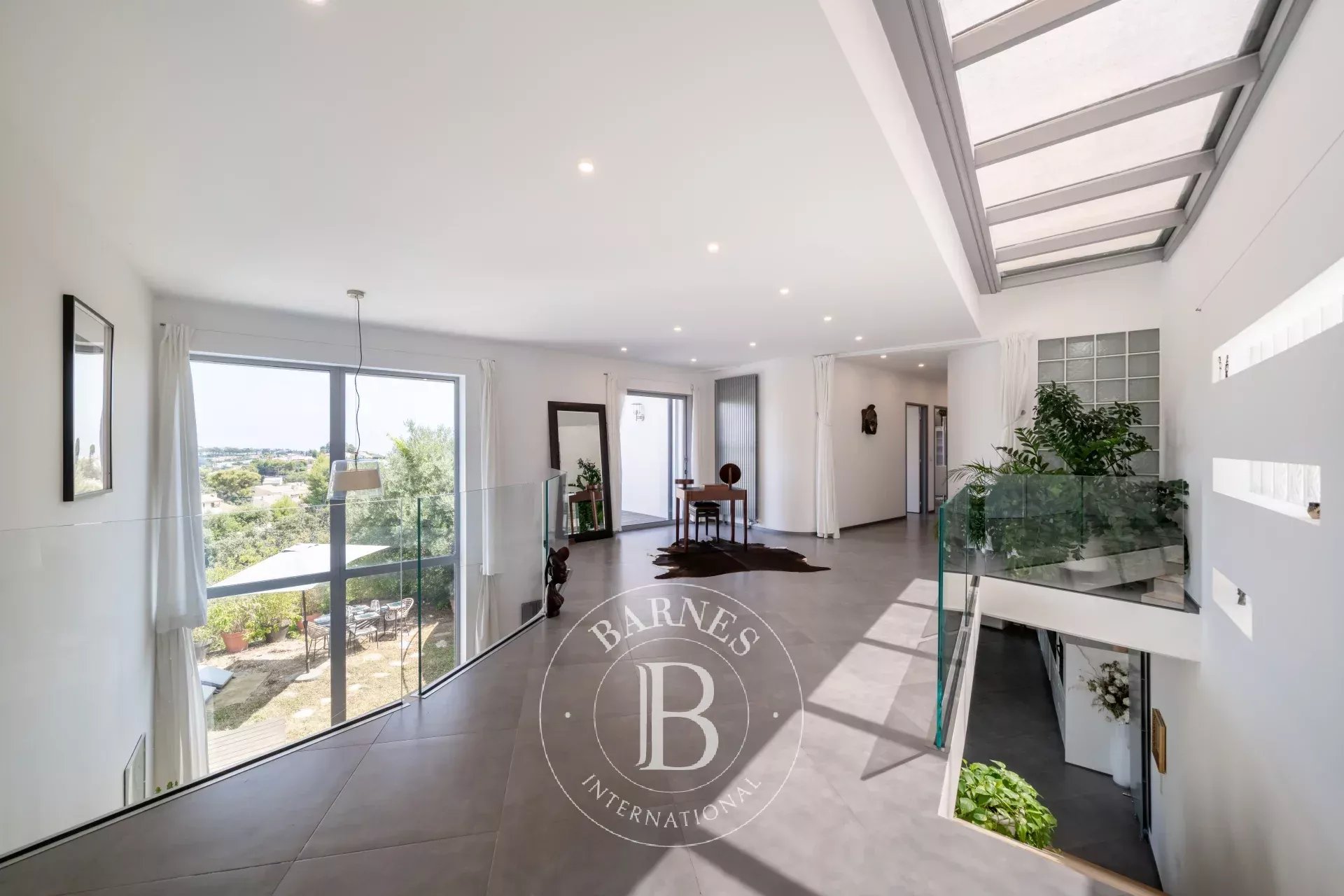 Cagnes-sur-Mer - Élégante villa contemporaine avec vue mer et montagnes