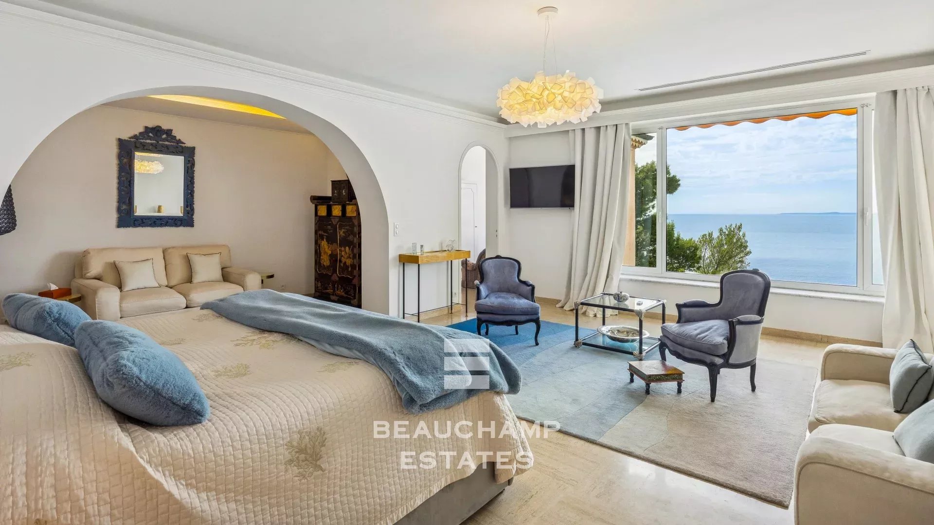 Saint-Jean-Cap-Ferrat – Villa Provençale avec Vue Mer Panoramique et Piscine Chauffée