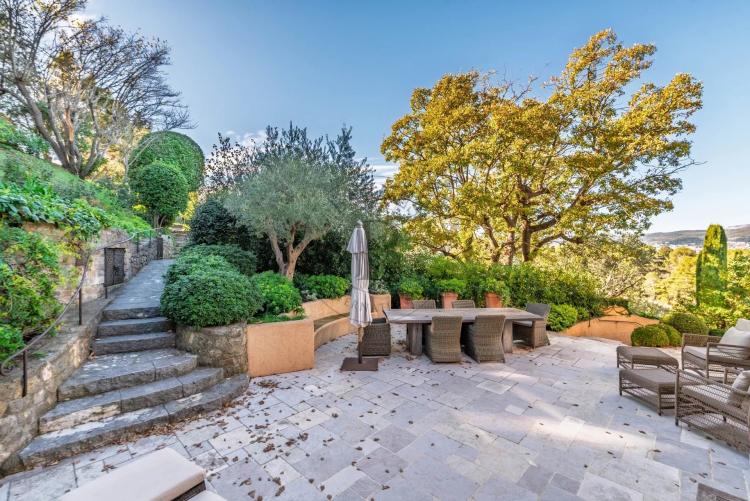 PROCHE MOUGINS – DOMAINE DE CASTELLARAS – VILLA COUELLE