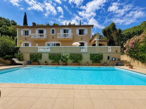 GASSIN – VILLA AVEC VUE MER À QUELQUES MINUTES DE SAINT-TROPEZ