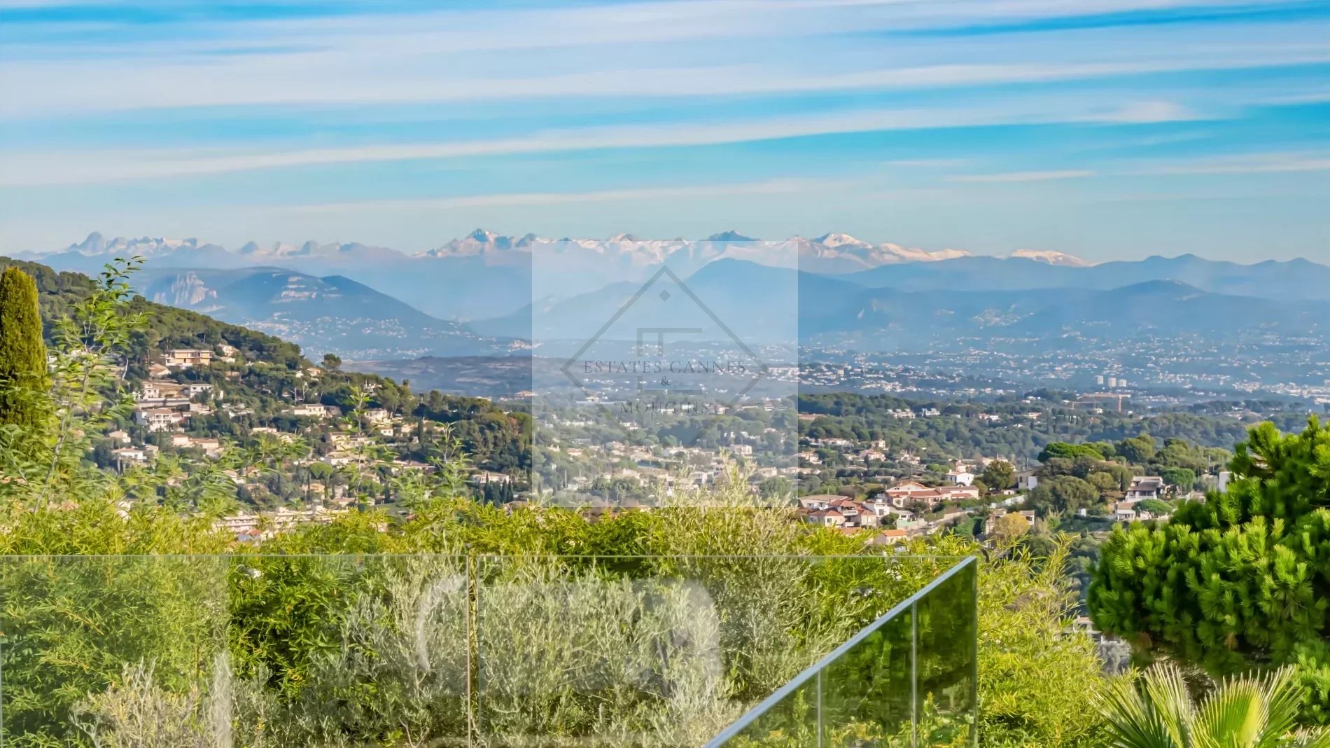 Villa contemporaine d'exception à Super Cannes – Vue mer panoramique, domaine privé et sécurisé