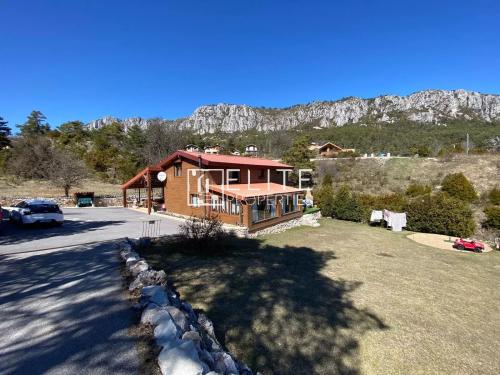 ANDON (06) – Maison en bois 211 m² avec dépendance – Calme absolu