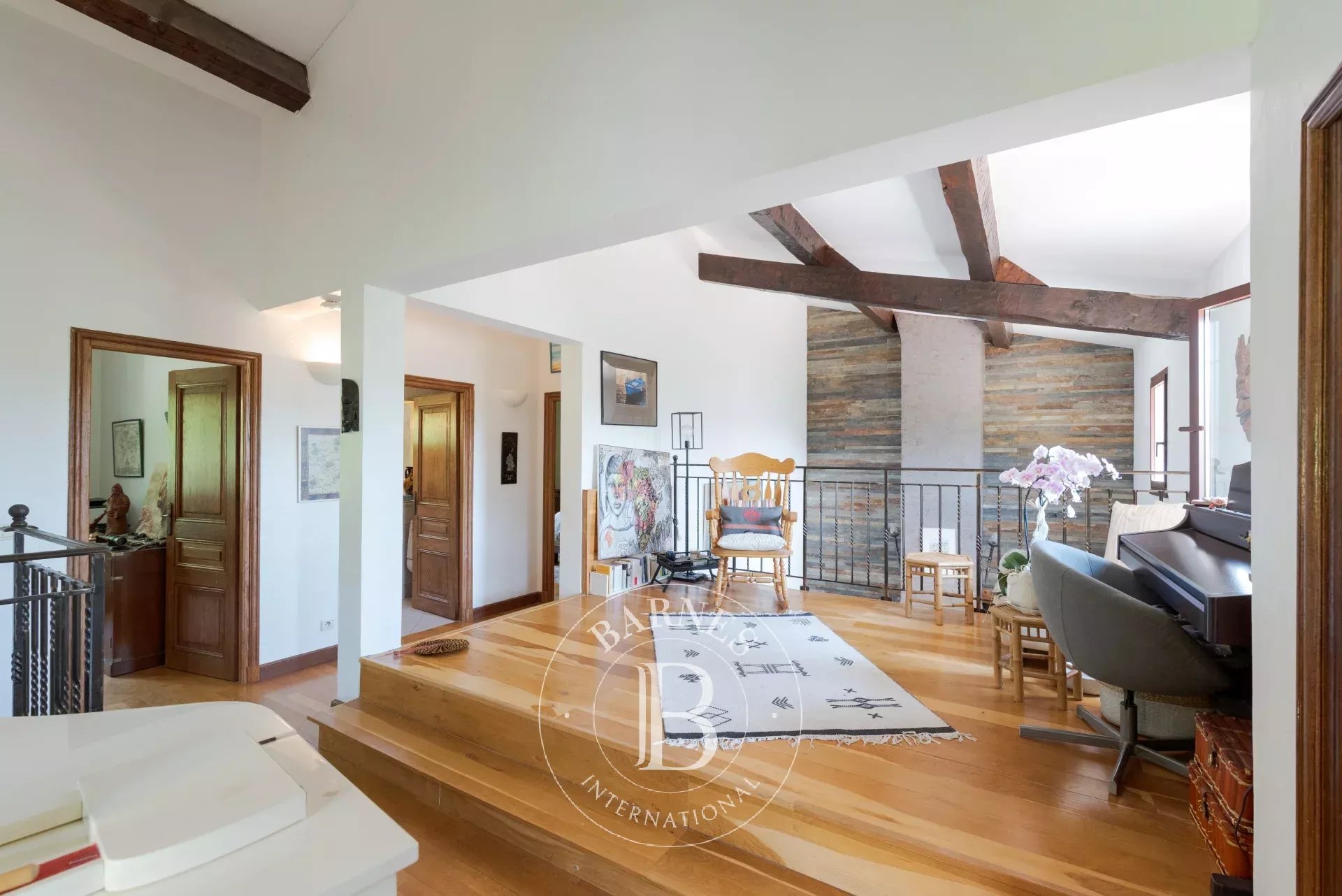 Vence – Villa au cœur d’un domaine fermé - 5 chambres - vue  village et collines