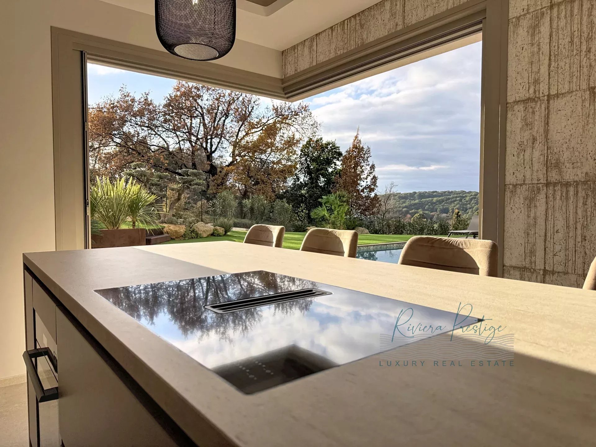 MOUGINS - villa contemporaine neuve