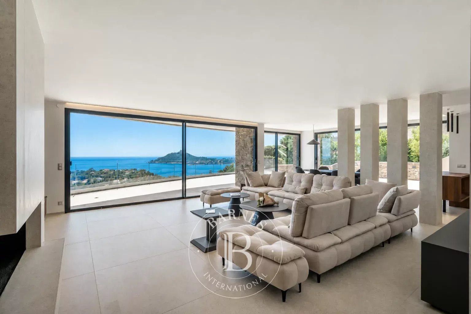 SAINT-RAPHAËL - EXCEPTIONNELLE VILLA CONTEMPORAINE - VUE MER PANORAMIQUE