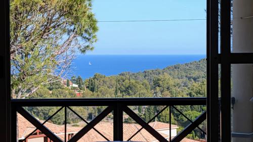 AGAY CAP ESTEREL 2 PIECES VUE MER; PARKING