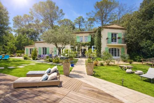 MAISON DE 260 m² – PISCINE CHAUFFÉE – ROQUEFORT-LES-PINS