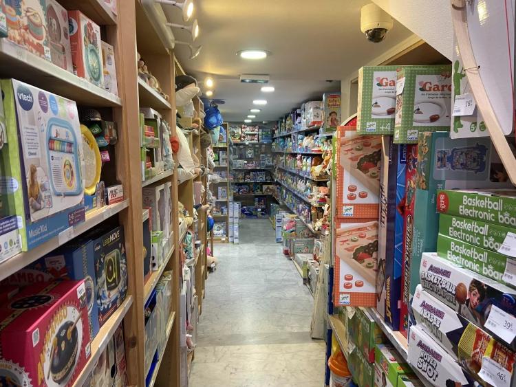 A VENDRE MENTON CARRE D'OR - FONDS DE COMMERCE JOUETS