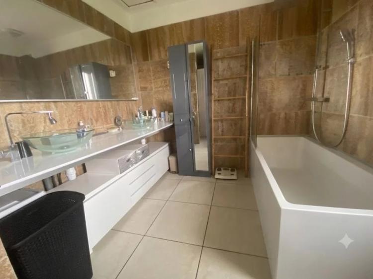 CHARME ET AUTHENTICITE MAISON T4 145 M2 AMPUS