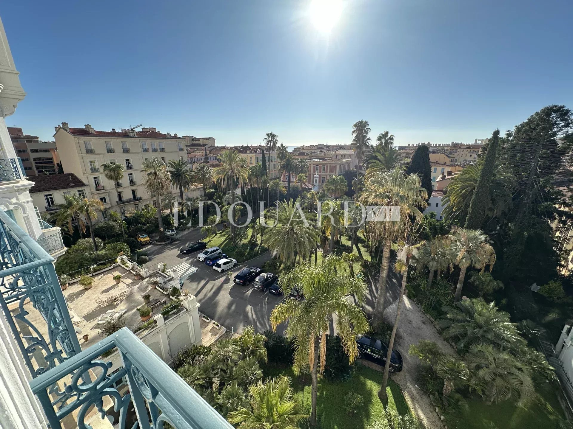 En exclusivité viager occupé sur une tête née en 1947, avec 600.000 € de bouquet plus 470 € de rente mensuelle