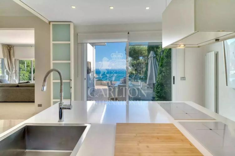Villa contemporaine avec vue mer panoramique à Èze Bord de Mer