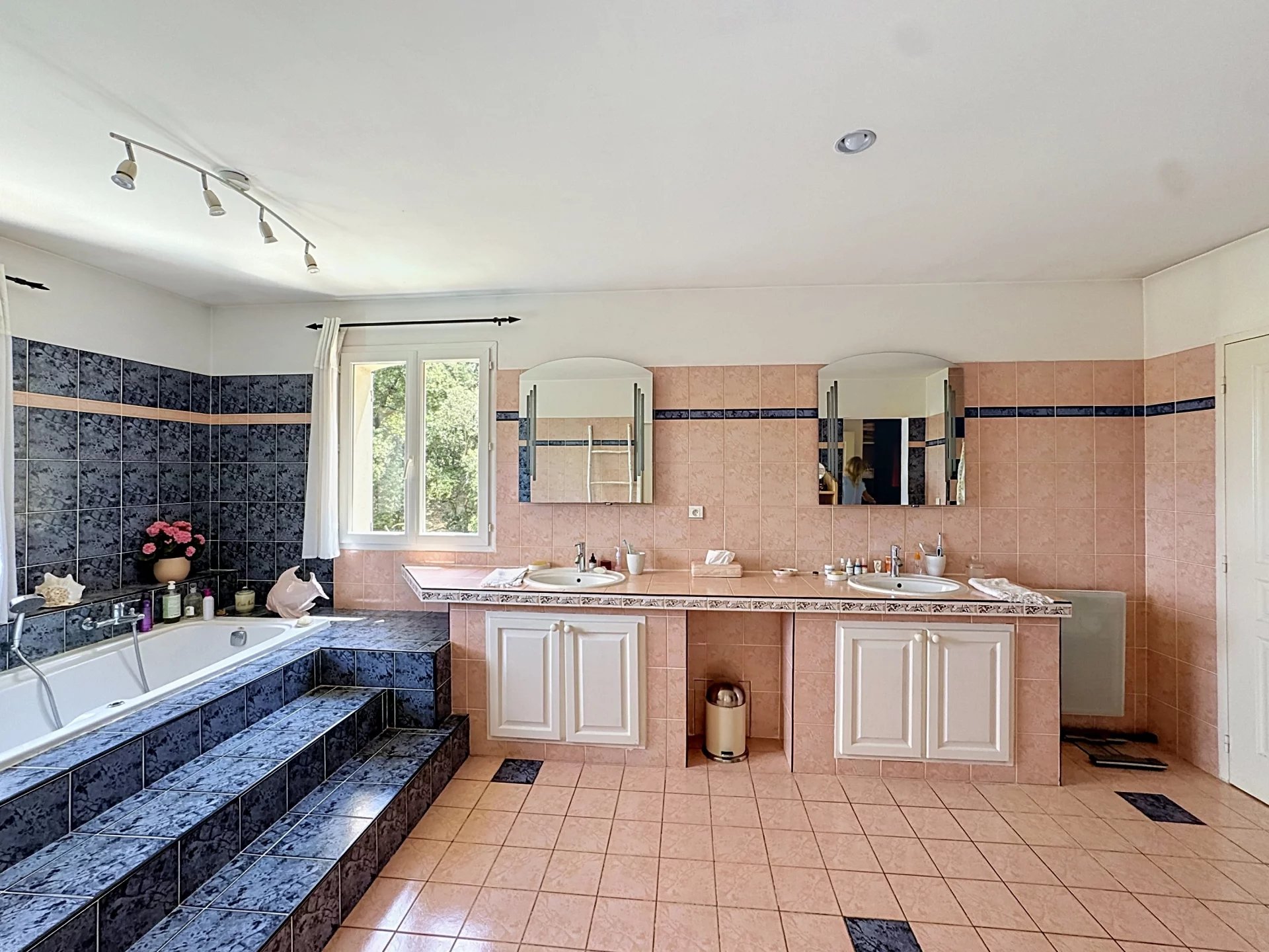 GASSIN – VILLA AVEC VUE MER À QUELQUES MINUTES DE SAINT-TROPEZ