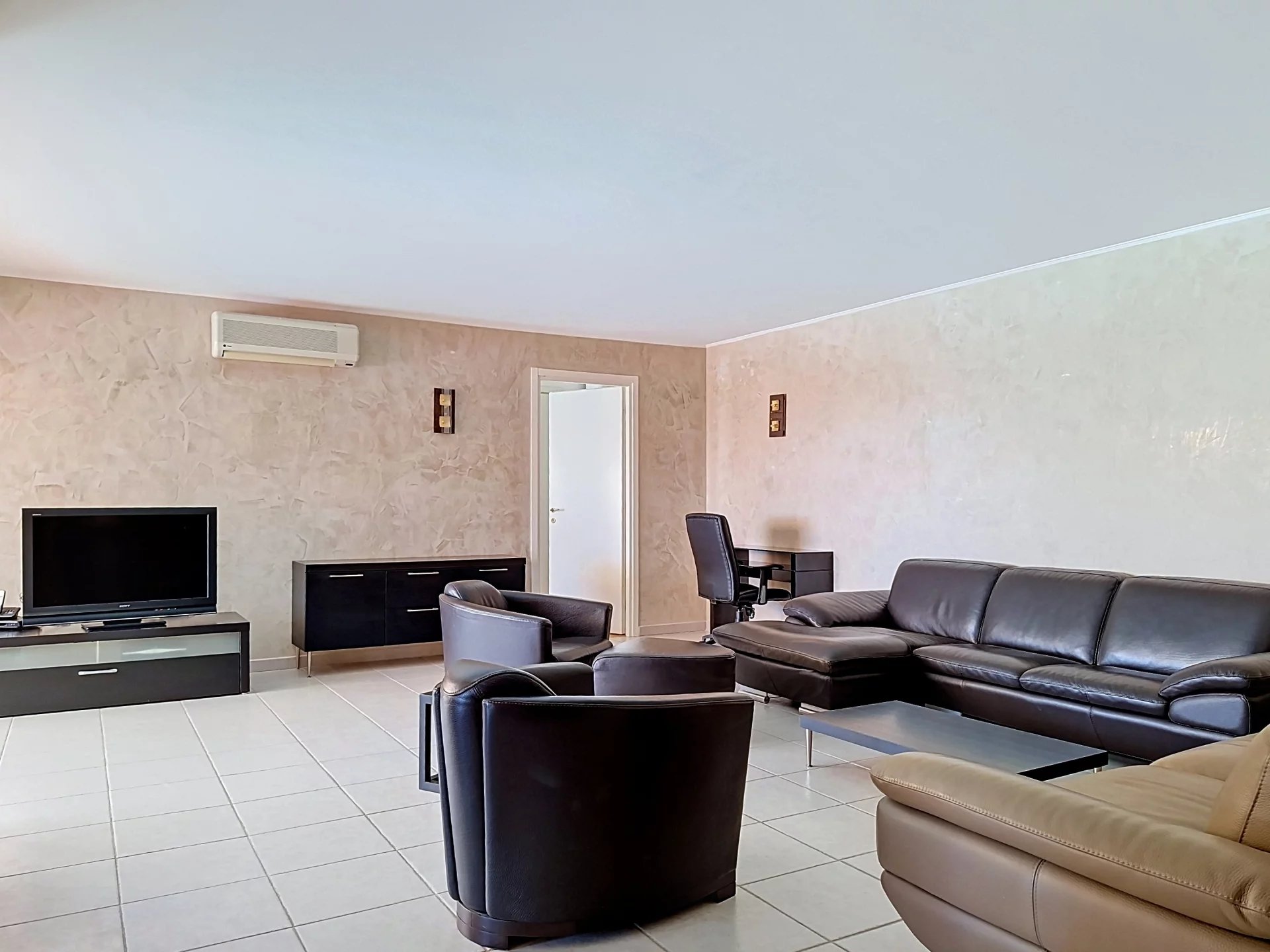 VENTE APT-VILLA AVEC VUE PANORAMIQUE, JARDIN PRIVATIF ET PISCINE