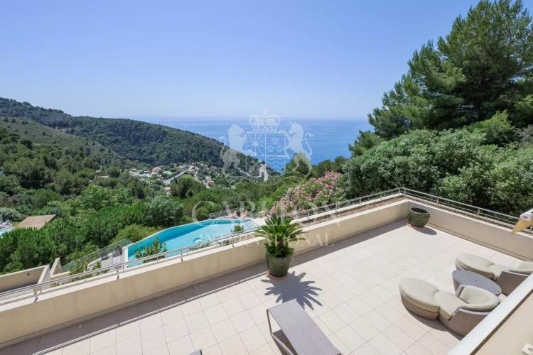 Eze, à quelques minutes de Monaco, plages, importante propriété avec vue mer époustouflante.