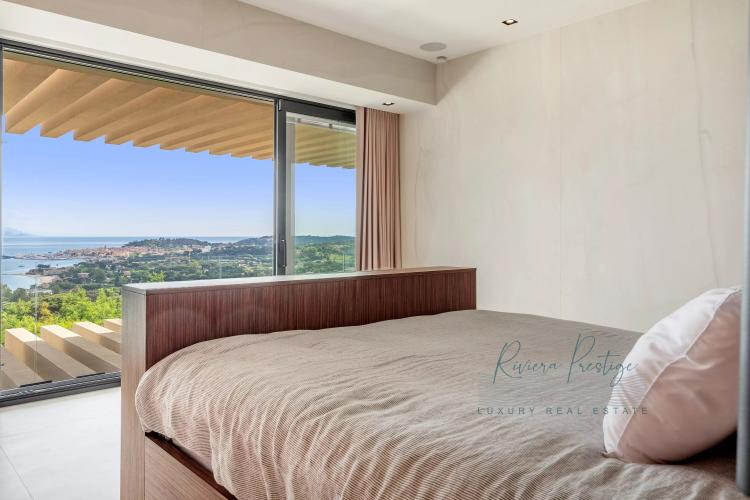 Villa contemporaine avec vue panoramique sur le Golfe de Saint-Tropez – Gassin