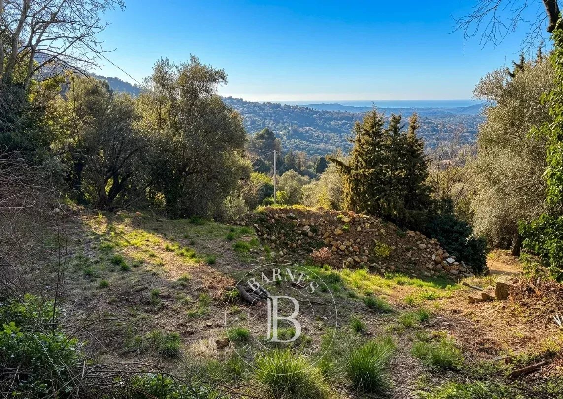 Grasse - Saint François - Terrain viabilisé vue mer - 2300m²