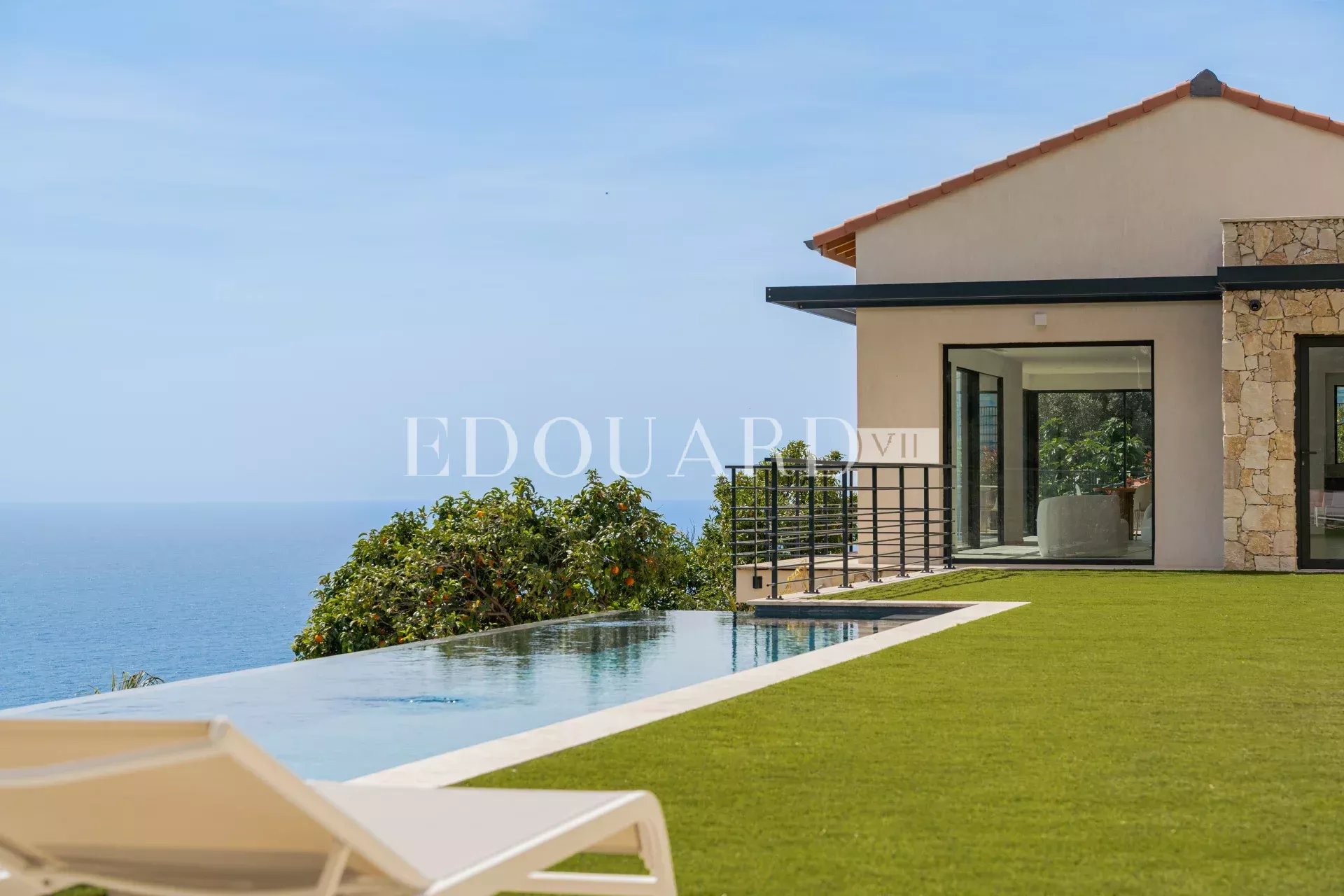 Superbe villa neuve avec piscine chauffée et vue mer exceptionnelle, proche de la Principauté de Monaco