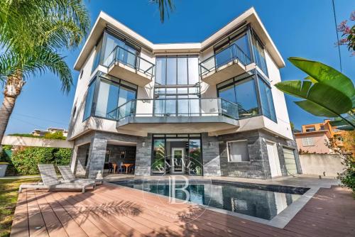 Superbe villa contemporaine avec piscine à 100 m de la plage