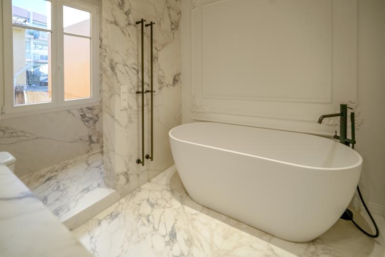 CAP D'AIL - APPARTEMENT SPACIEUX - DERNIER ETAGE AVEC JARDIN