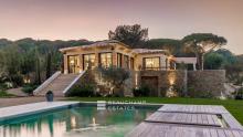 Propriété de luxe avec vue sur mer et à quelques minutes du centre ville de Saint-Tropez et des plages de Pampelonne