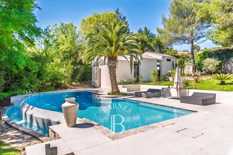 Valbonne - A pied du village - Propriété familiale rénovée - Maison d’amis - Mazet - Appartement indépendant.