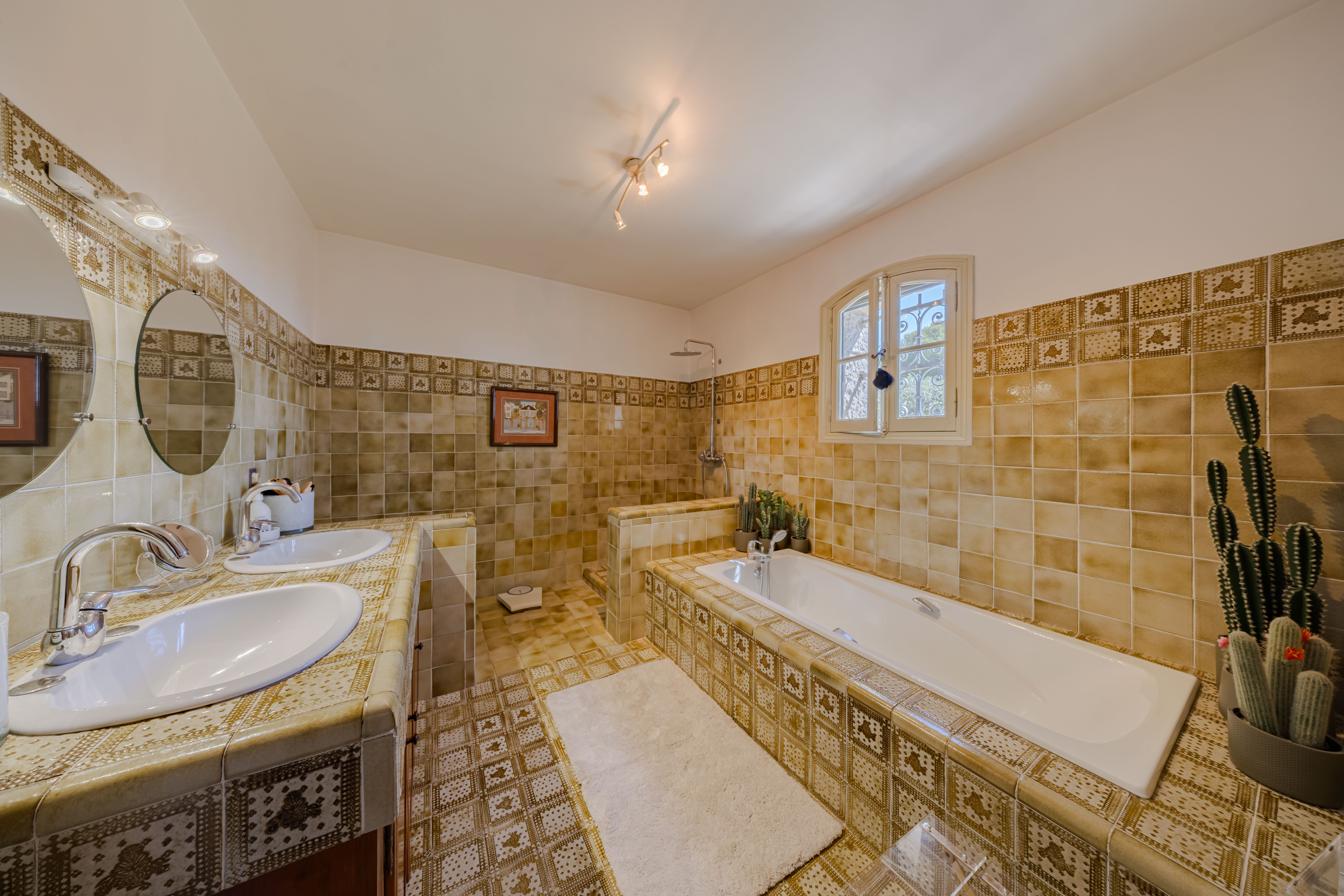 bEEls_jeremyjakubo-074a4663-hdr-1780045372.jpg