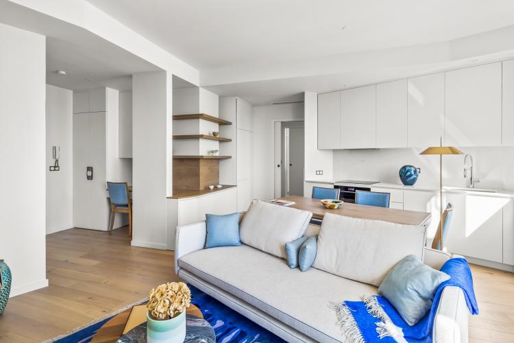 Appartement rénové de deux pièces avec une vue jusqu’à la mer