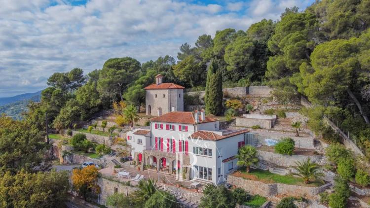 Grasse – Exceptionnelle propriété vue panoramique – 5 chambres