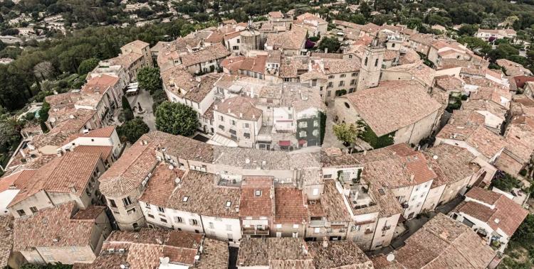 Mougins – Villa contemporaine neuve au sein d’un domaine privé