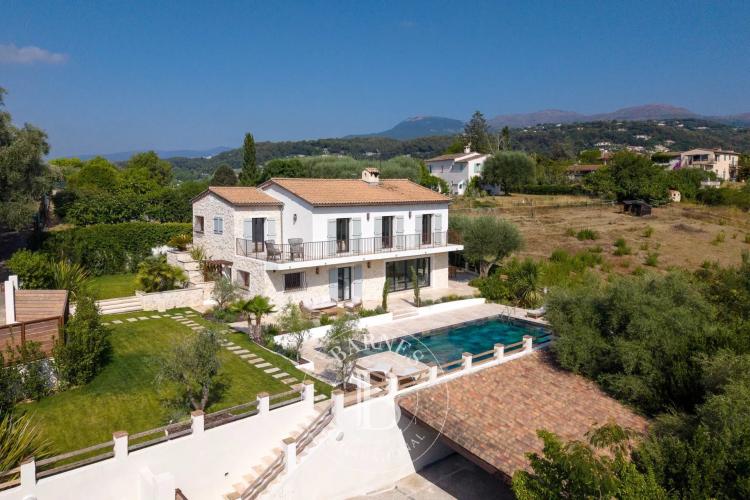 Élégante villa rénovée avec vue panoramique sur Saint-Paul de Vence