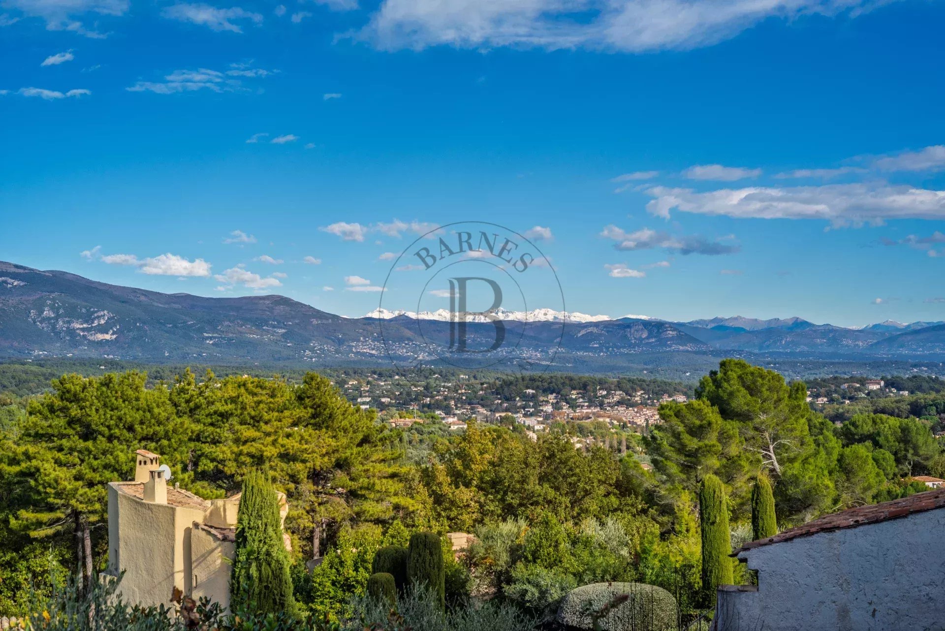 PROCHE MOUGINS – DOMAINE DE CASTELLARAS – VILLA COUELLE