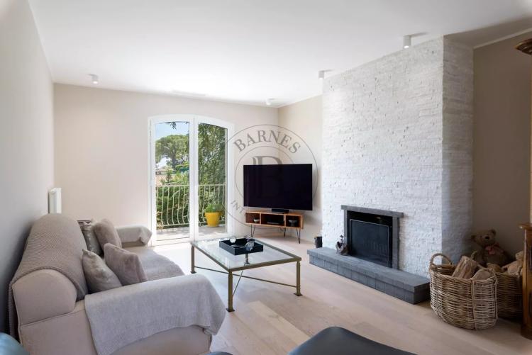 LA ROQUETTE-SUR-SIAGNE – VILLA FAMILIALE RÉNOVÉE – APERÇU MER